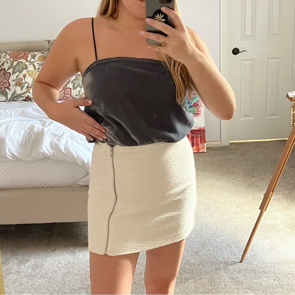 Ivory mini skirt with zipper.